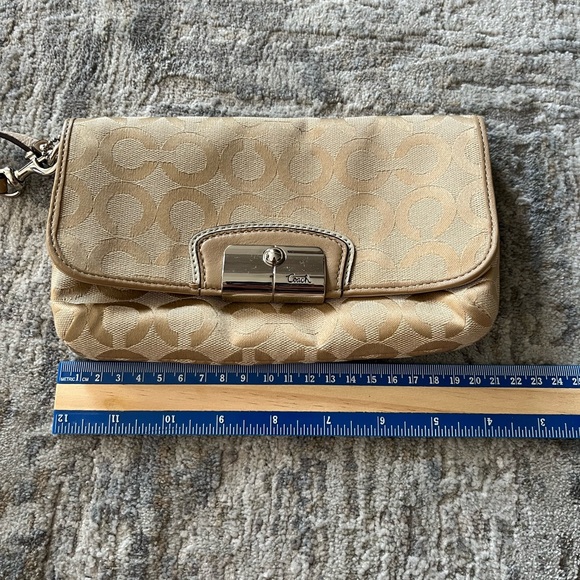 Coach Wristlet - Picture 3 of 4